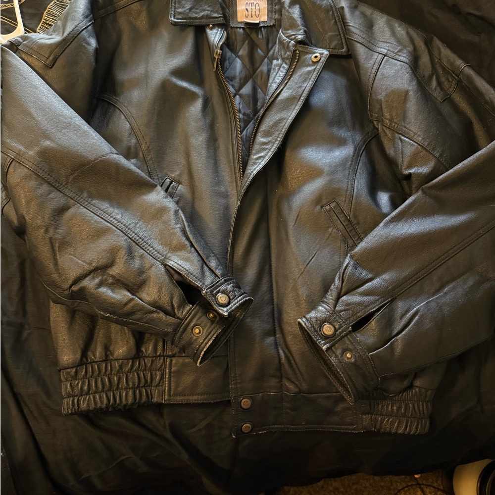 Men's Classic Black Leather Bomber Jacket